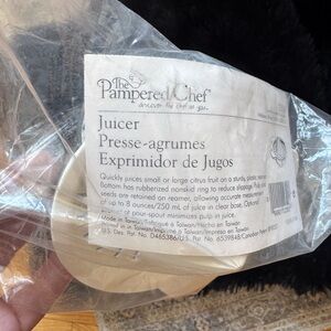 Pampered Chef White Citrus Juicer